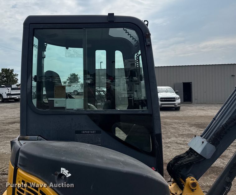 image for item NU9663 2011 John Deere 35D mini excavator