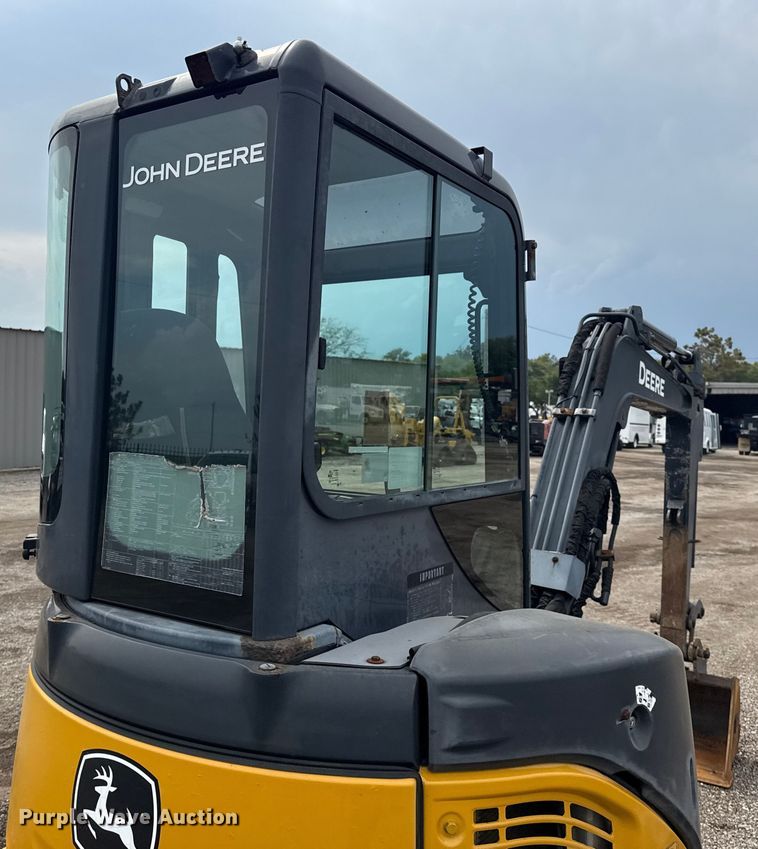 image for item NU9663 2011 John Deere 35D mini excavator