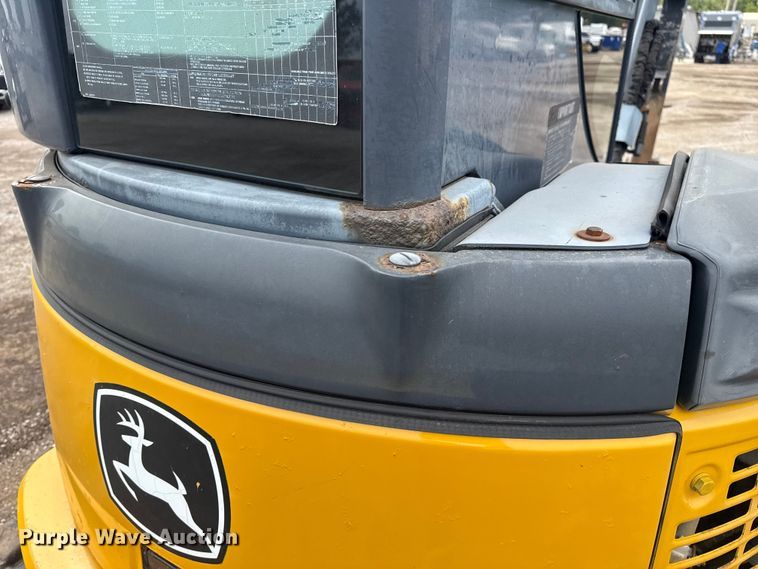 image for item NU9663 2011 John Deere 35D mini excavator