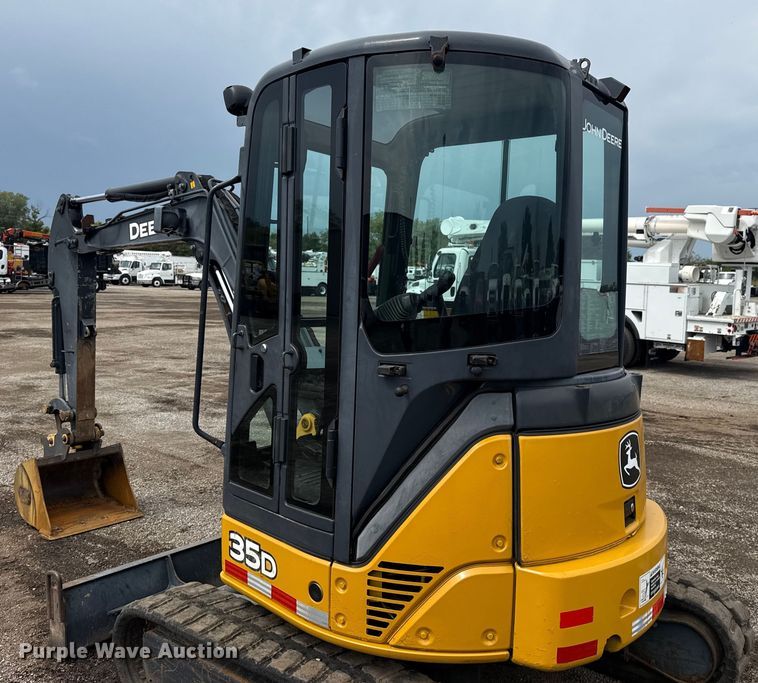 image for item NU9663 2011 John Deere 35D mini excavator