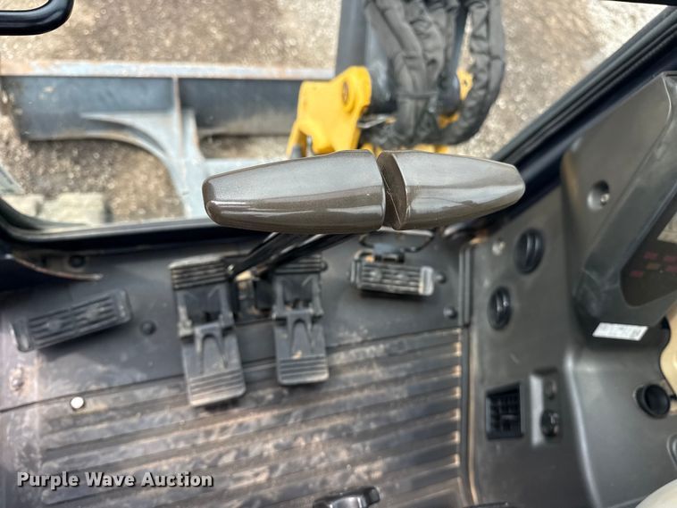 image for item NU9663 2011 John Deere 35D mini excavator