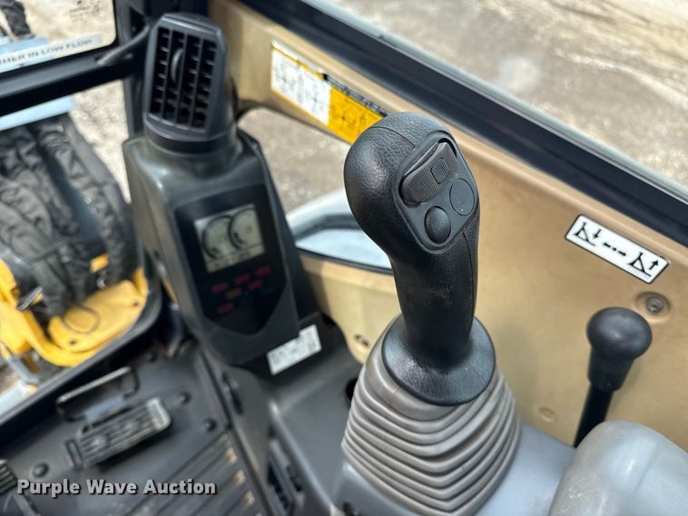 image for item NU9663 2011 John Deere 35D mini excavator