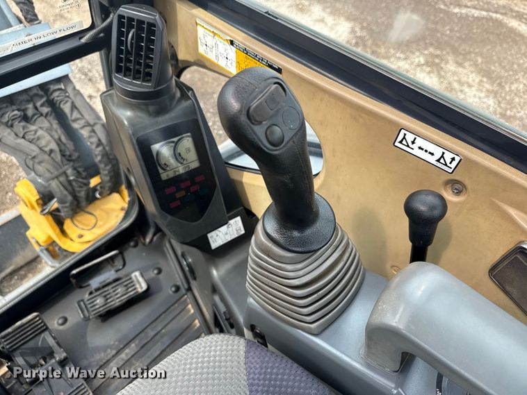 image for item NU9663 2011 John Deere 35D mini excavator