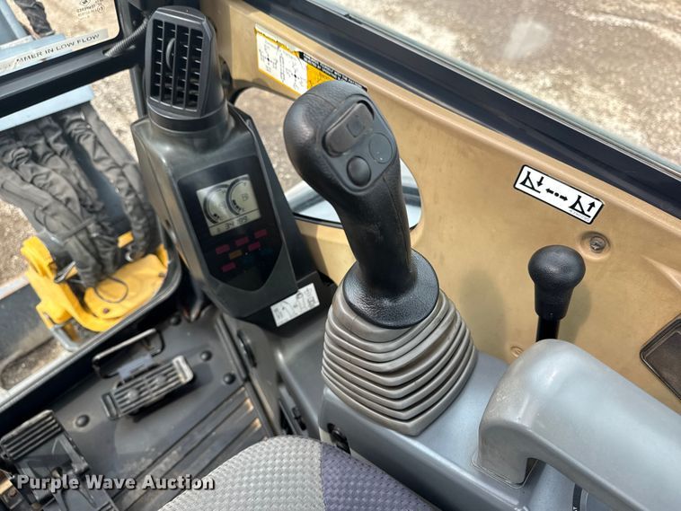 image for item NU9663 2011 John Deere 35D mini excavator