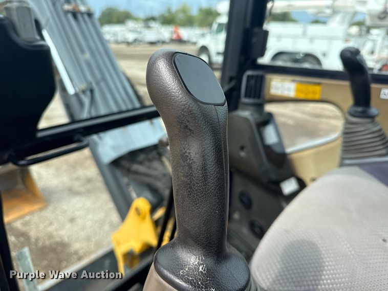 image for item NU9663 2011 John Deere 35D mini excavator