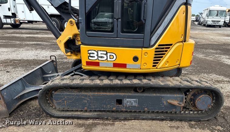image for item NU9663 2011 John Deere 35D mini excavator