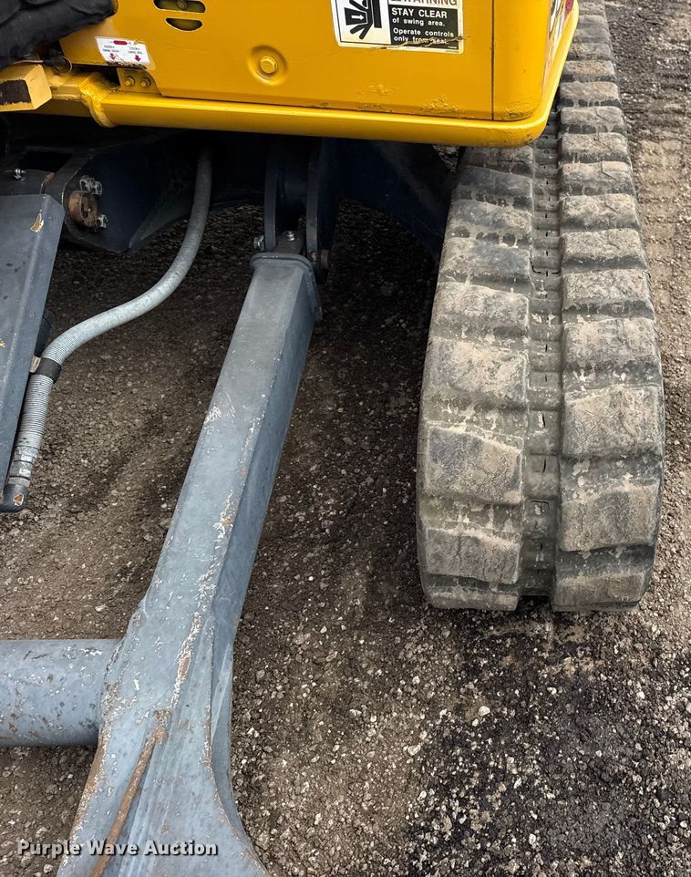 image for item NU9663 2011 John Deere 35D mini excavator