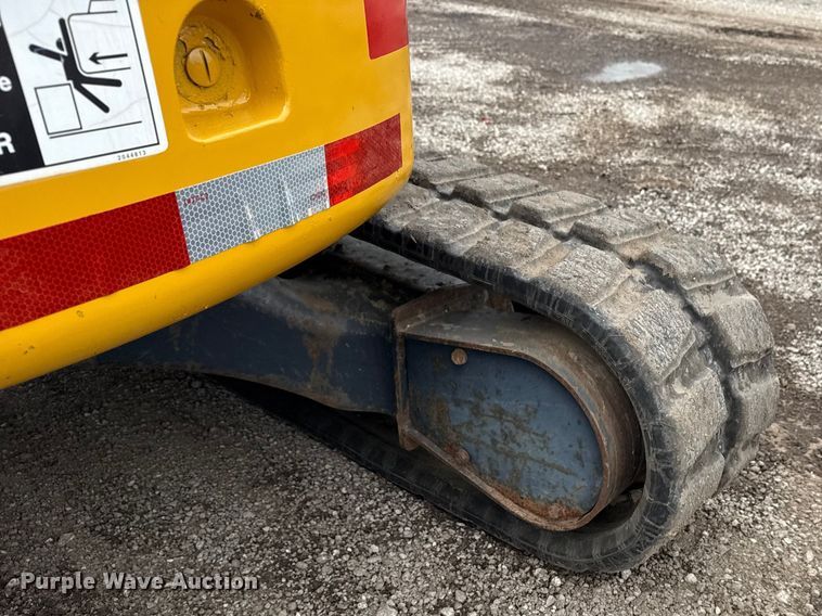 image for item NU9663 2011 John Deere 35D mini excavator