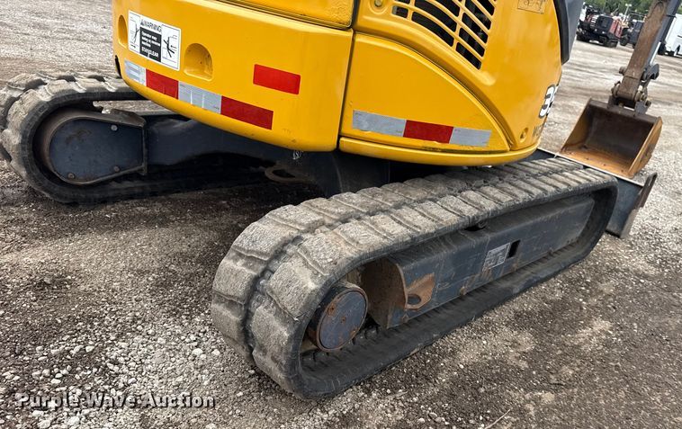 image for item NU9663 2011 John Deere 35D mini excavator