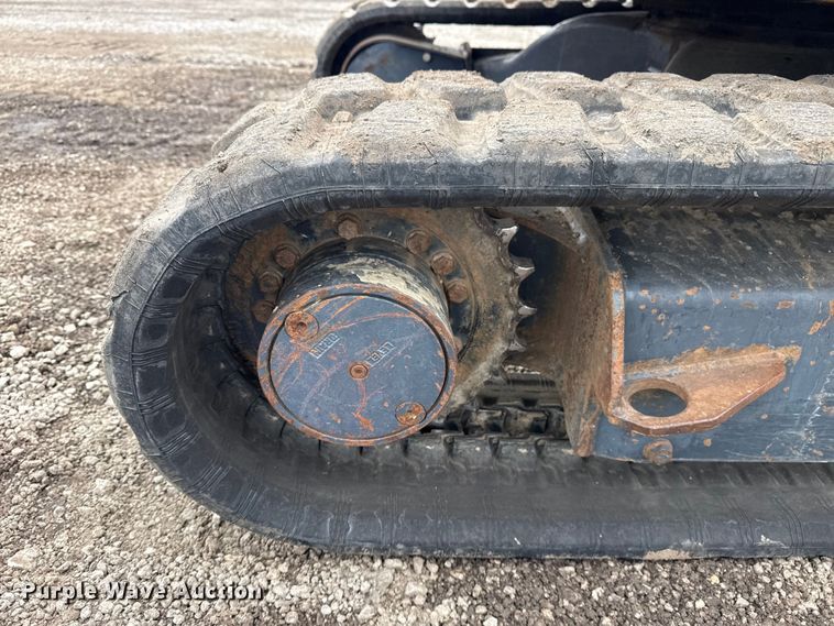 image for item NU9663 2011 John Deere 35D mini excavator