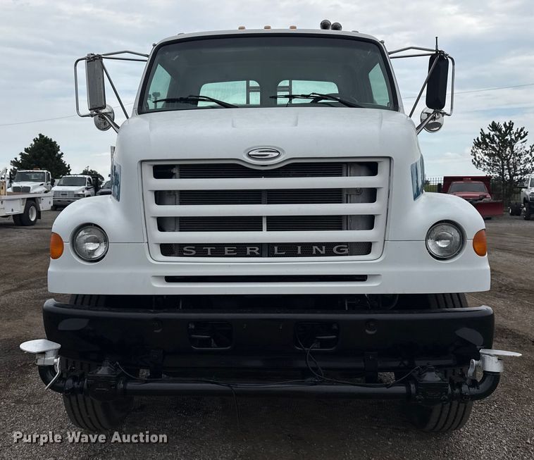 image for item NU9668 2004 Sterling L-Line water truck