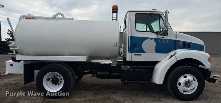image for item NU9668 2004 Sterling L-Line water truck