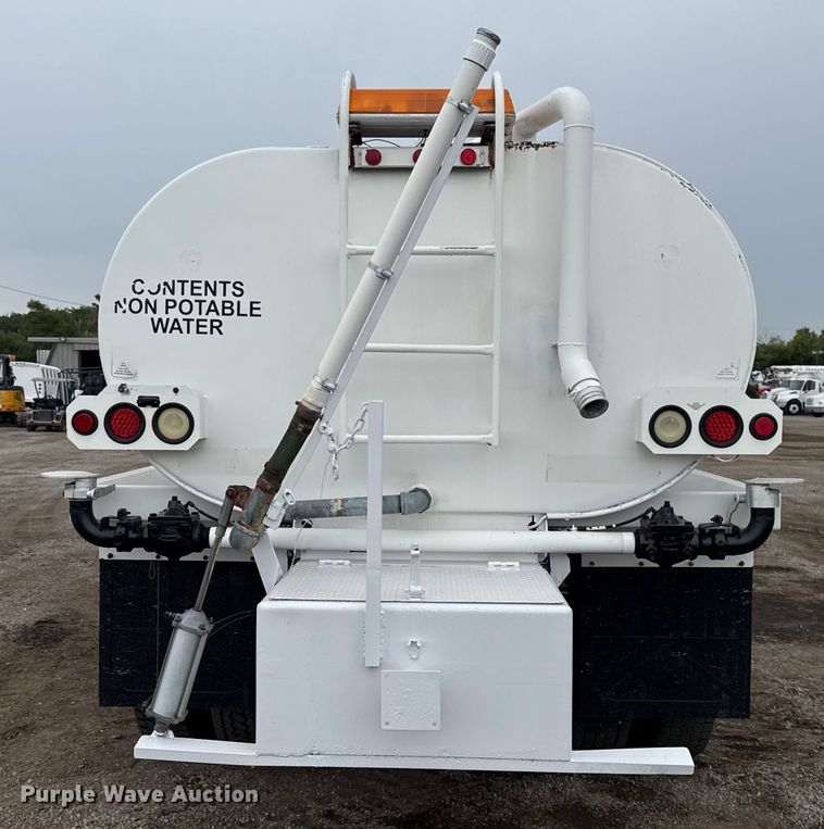 image for item NU9668 2004 Sterling L-Line water truck