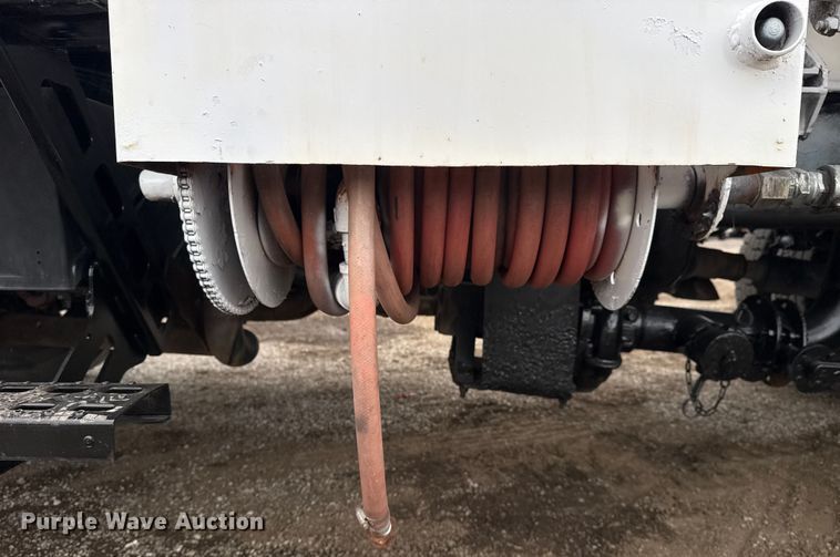 image for item NU9668 2004 Sterling L-Line water truck