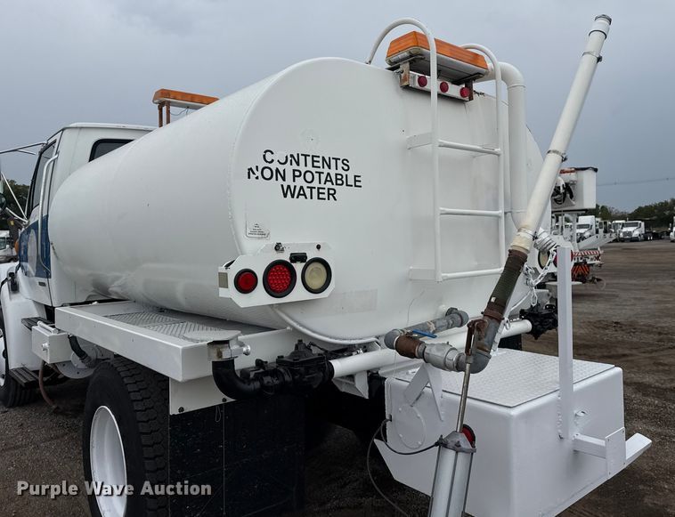 image for item NU9668 2004 Sterling L-Line water truck