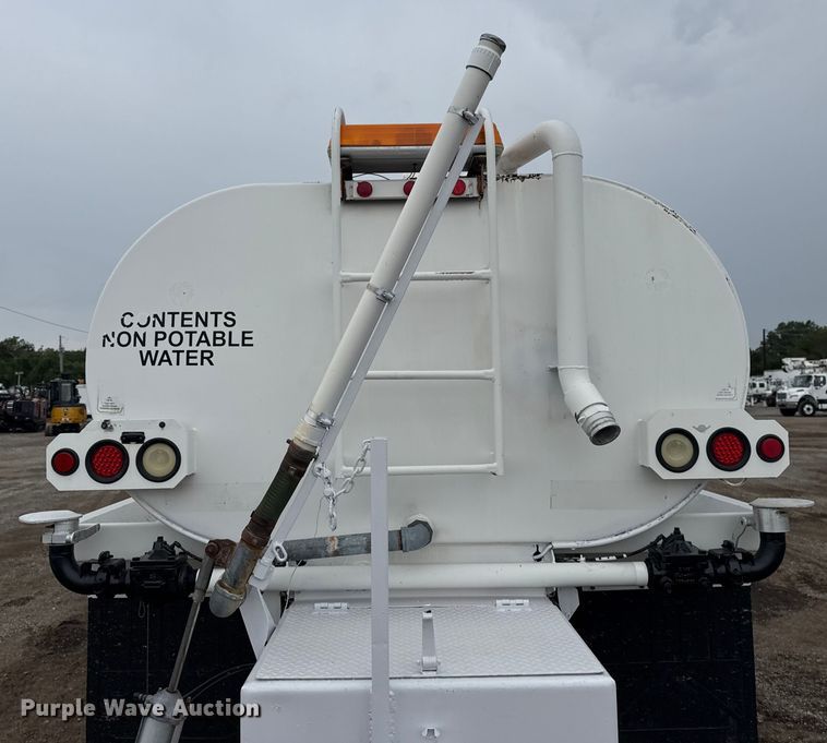 image for item NU9668 2004 Sterling L-Line water truck