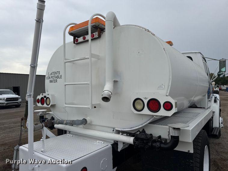 image for item NU9668 2004 Sterling L-Line water truck