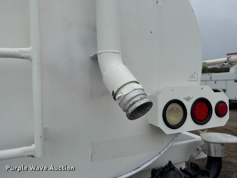 image for item NU9668 2004 Sterling L-Line water truck