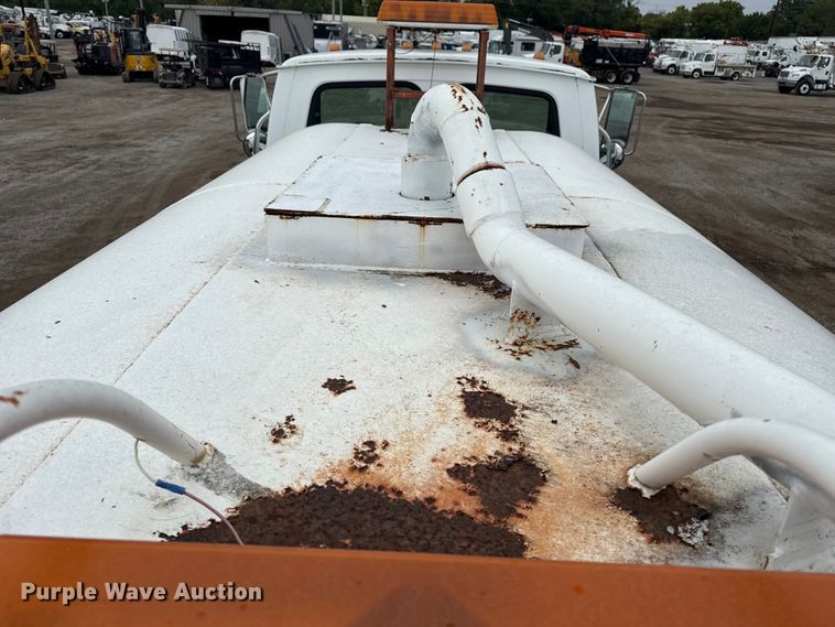 image for item NU9668 2004 Sterling L-Line water truck