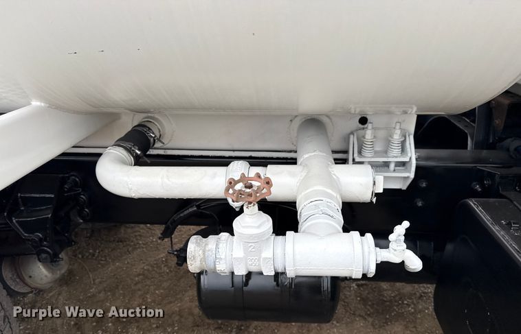 image for item NU9668 2004 Sterling L-Line water truck