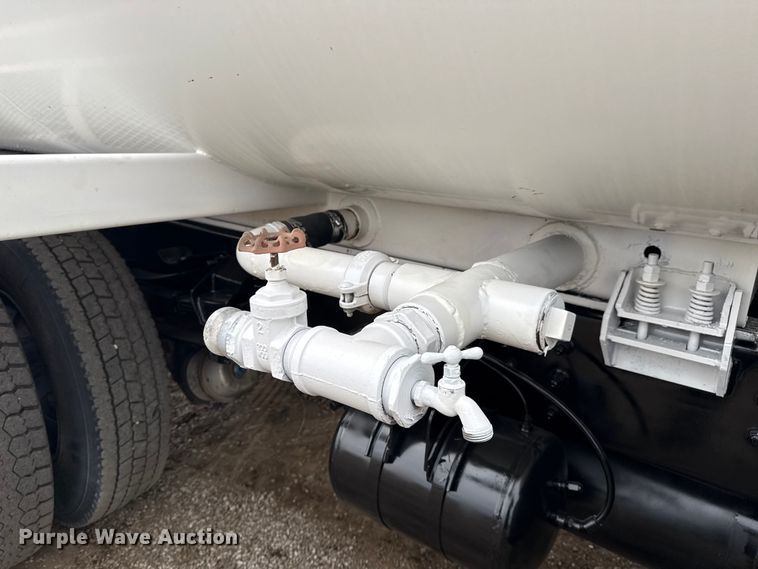 image for item NU9668 2004 Sterling L-Line water truck