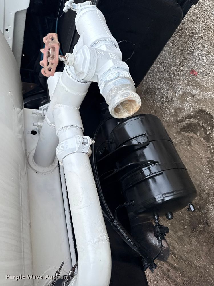 image for item NU9668 2004 Sterling L-Line water truck