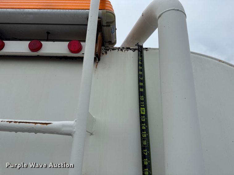 image for item NU9668 2004 Sterling L-Line water truck