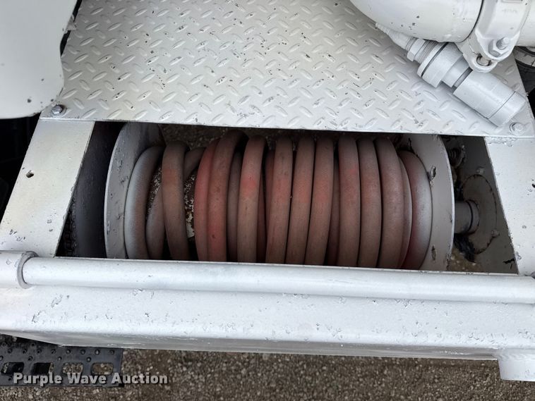 image for item NU9668 2004 Sterling L-Line water truck