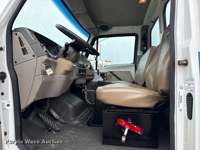 image for item NU9668 2004 Sterling L-Line water truck