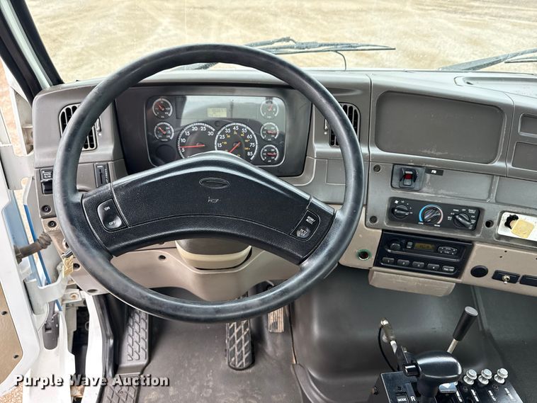 image for item NU9668 2004 Sterling L-Line water truck