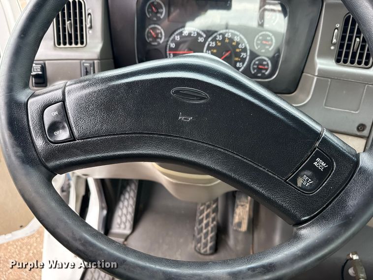 image for item NU9668 2004 Sterling L-Line water truck