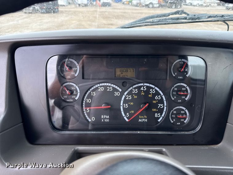 image for item NU9668 2004 Sterling L-Line water truck