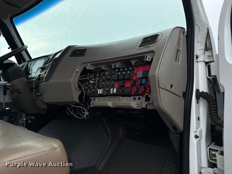 image for item NU9668 2004 Sterling L-Line water truck