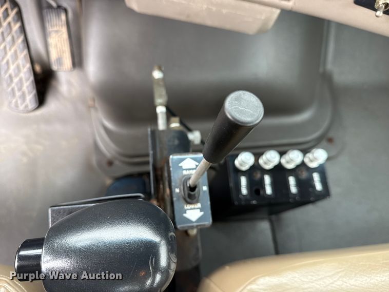 image for item NU9668 2004 Sterling L-Line water truck