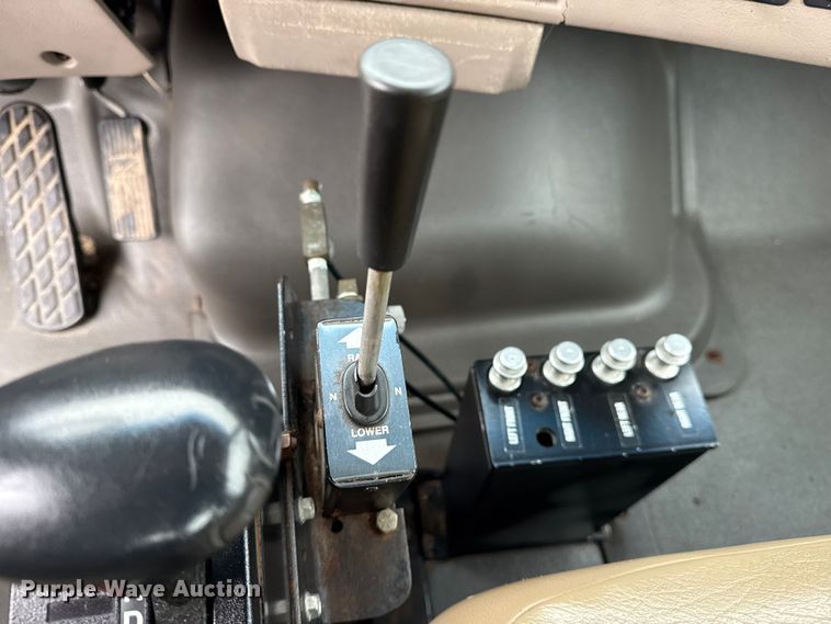 image for item NU9668 2004 Sterling L-Line water truck