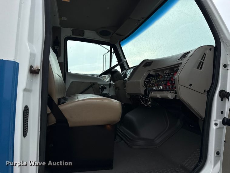 image for item NU9668 2004 Sterling L-Line water truck