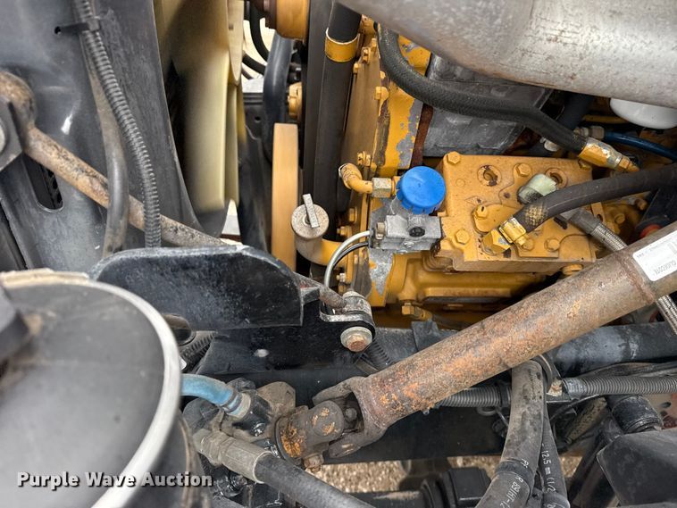 image for item NU9668 2004 Sterling L-Line water truck