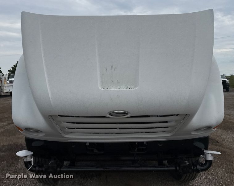 image for item NU9668 2004 Sterling L-Line water truck