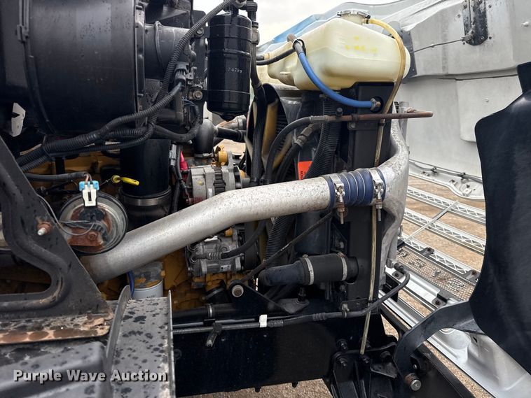 image for item NU9668 2004 Sterling L-Line water truck