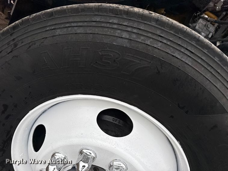 image for item NU9668 2004 Sterling L-Line water truck