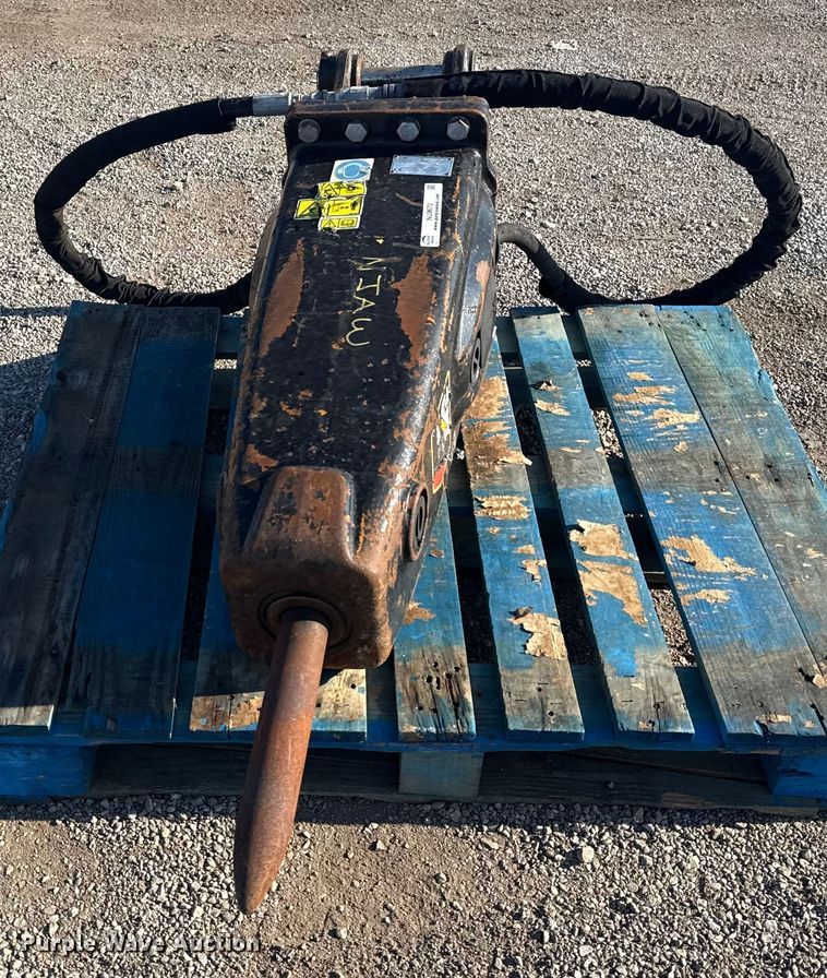 image for item NU9672 2019 Caterpillar H55S breaker