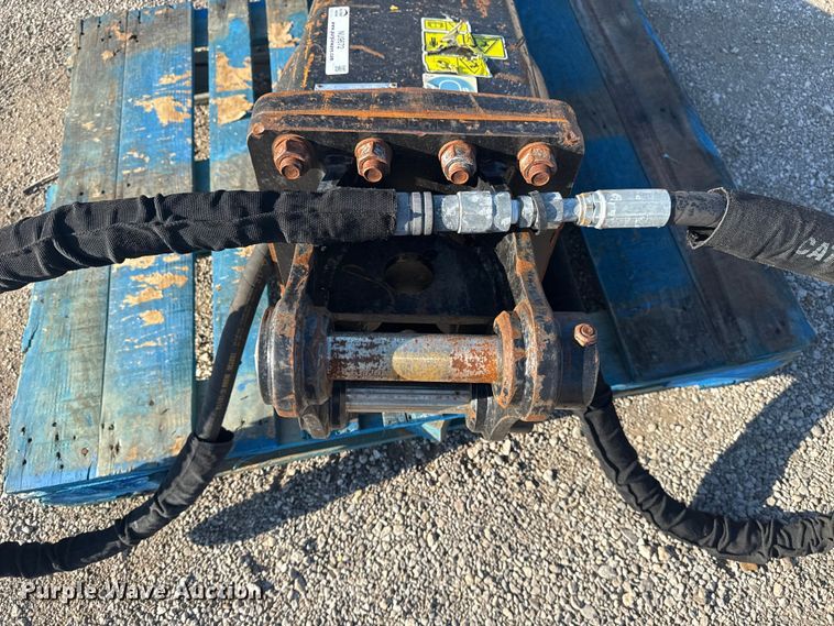 image for item NU9672 2019 Caterpillar H55S breaker