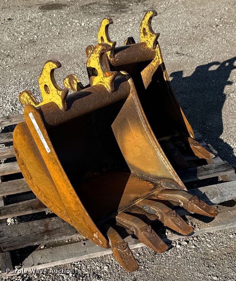 image for item NU9674 (2) buckets