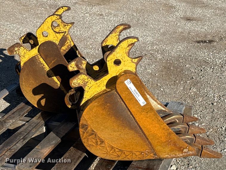 image for item NU9674 (2) buckets