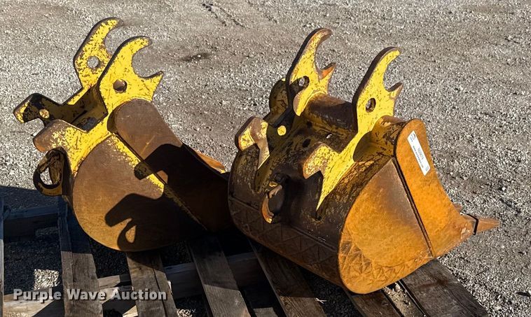 image for item NU9674 (2) buckets