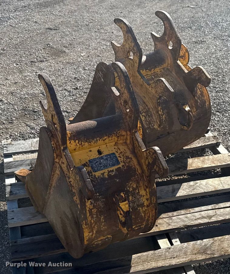 image for item NU9674 (2) buckets