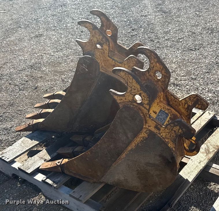 image for item NU9674 (2) buckets