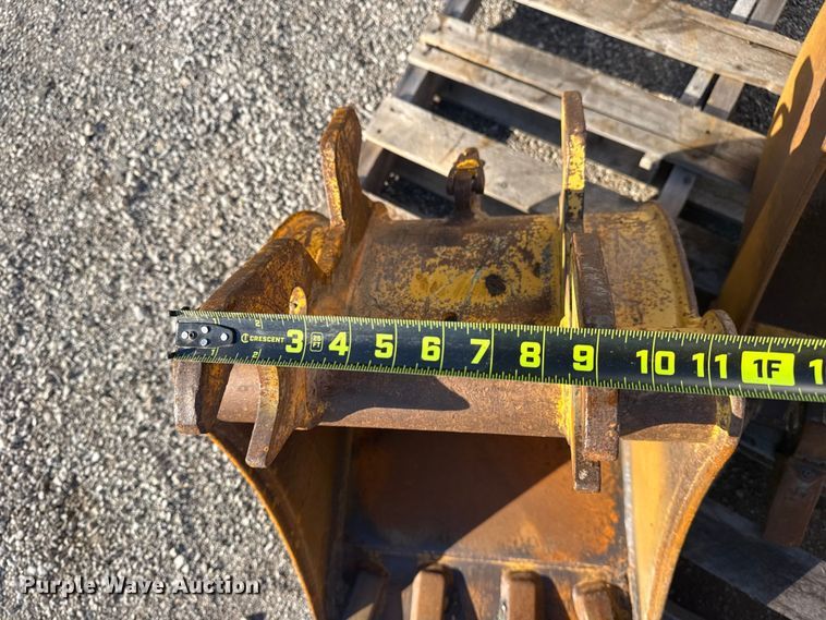 image for item NU9674 (2) buckets