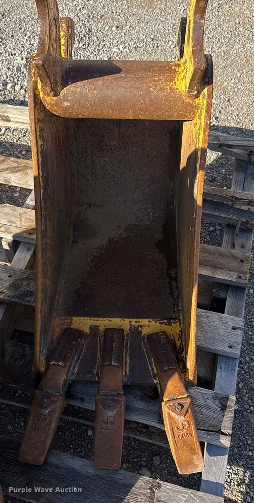 image for item NU9674 (2) buckets