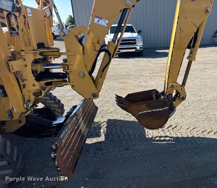 image for item NU9677 2015 Vermeer RTX750 trencher